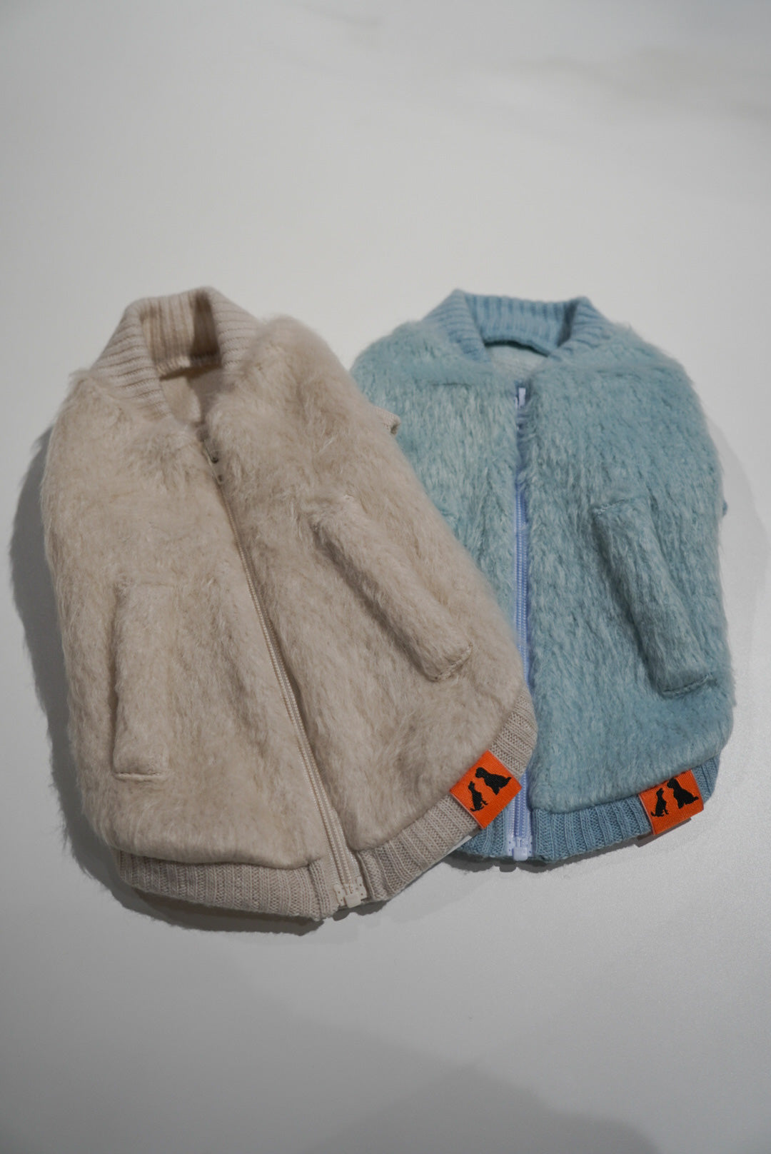 ロングシャギージップアップ（ベージュ／アイスブルー）