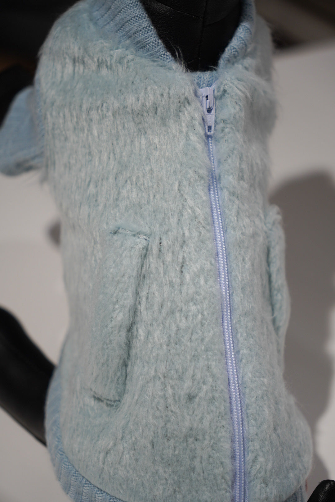 ロングシャギージップアップ（ベージュ／アイスブルー）